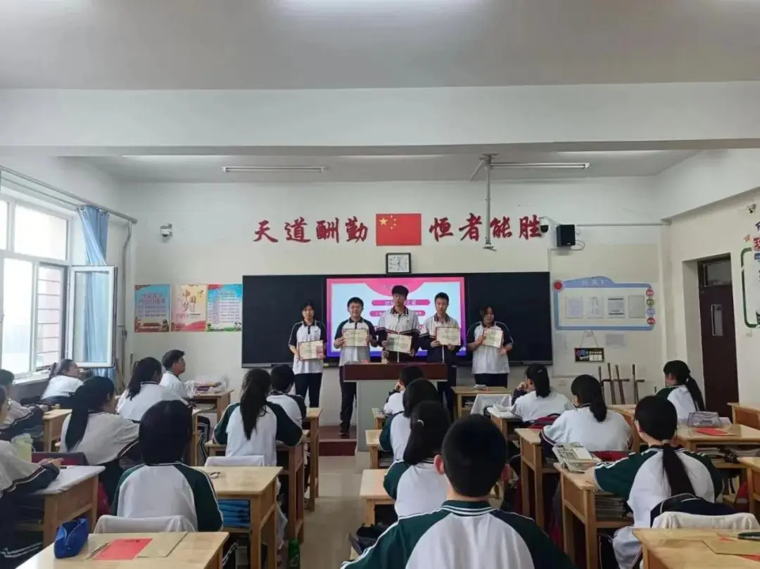 凝心聚力 冲刺中考——霍市一中2024届初三年级中考冲刺主题班会 第5张 凝心聚力 冲刺中考——霍市一中2024届初三年级中考冲刺主题班会 第5张