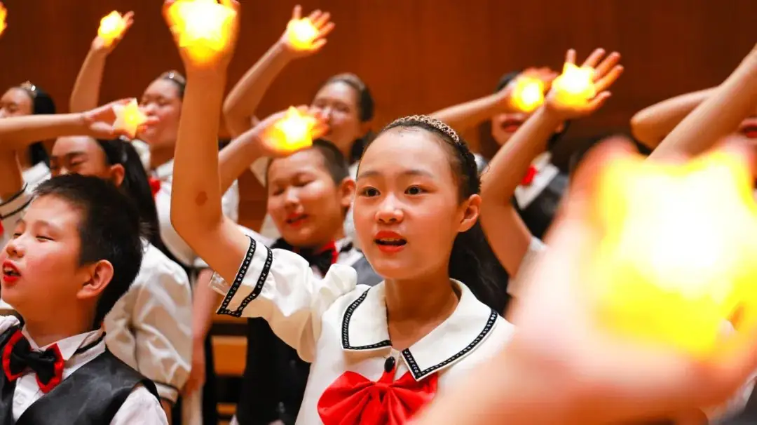 灯市口小学举行“逐光前行 扬帆远航”金帆合唱团二十周年专场音乐会暨灯市口小学建校160周年素质教育成果展示活动 第15张 灯市口小学举行“逐光前行 扬帆远航”金帆合唱团二十周年专场音乐会暨灯市口小学建校160周年素质教育成果展示活动 第15张