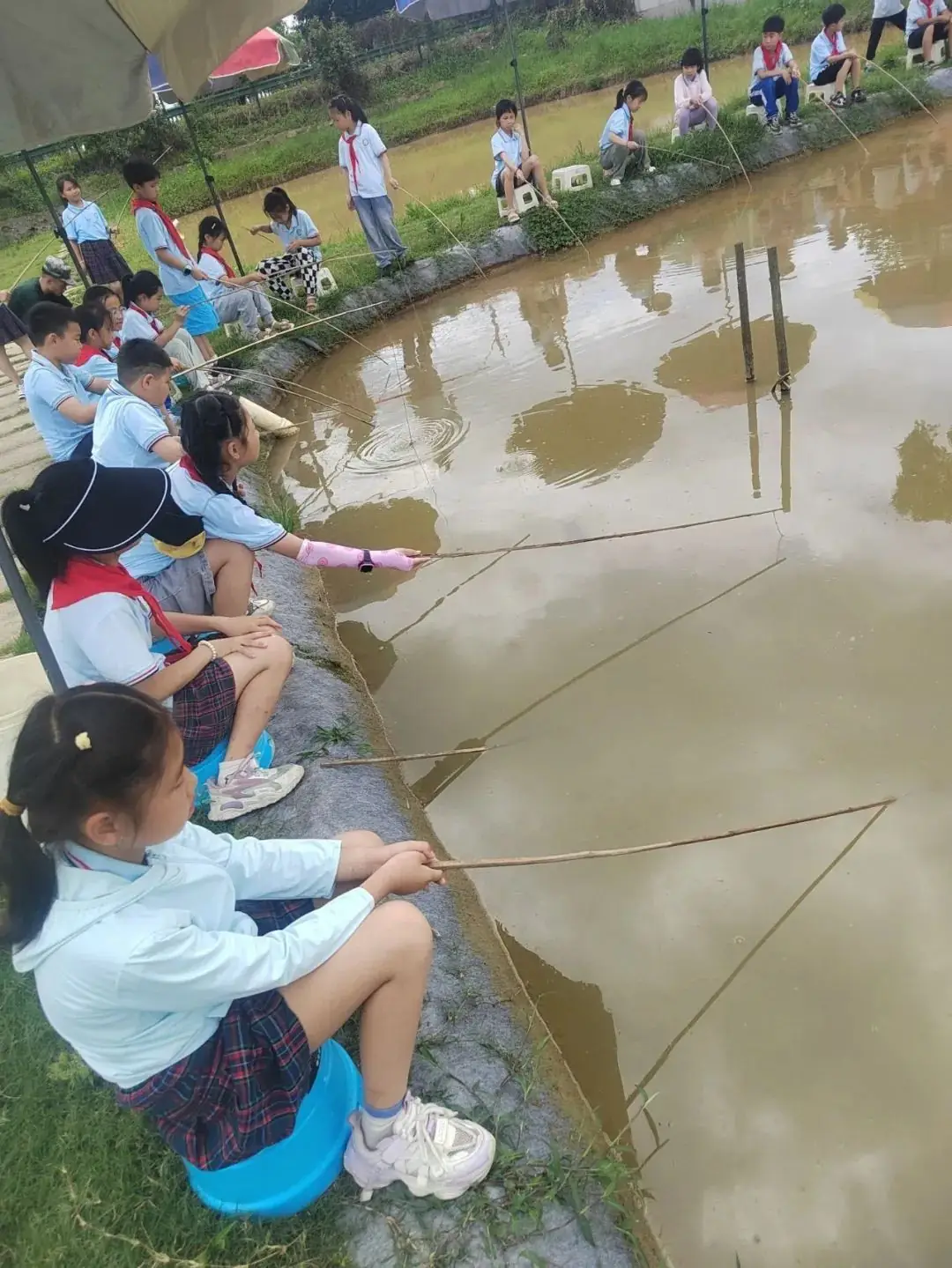花园小学“国歌嘹亮 耕读童年”——庆六一•红领巾爱祖国研学实践活动 第72张 花园小学“国歌嘹亮 耕读童年”——庆六一•红领巾爱祖国研学实践活动 第72张