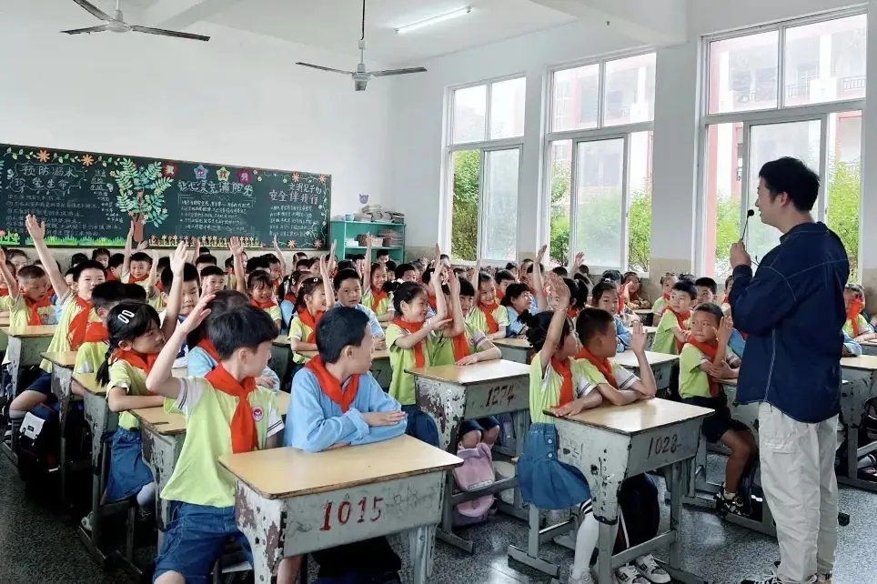【走,参观小学去!】佛子山镇中心幼儿园大班级部参观小学活动 第38张 【走,参观小学去!】佛子山镇中心幼儿园大班级部参观小学活动 第38张