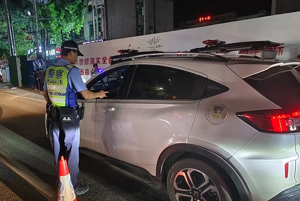 高考临近,五指山公安交警严查这些交通违法行为 第9张 高考临近,五指山公安交警严查这些交通违法行为 第9张