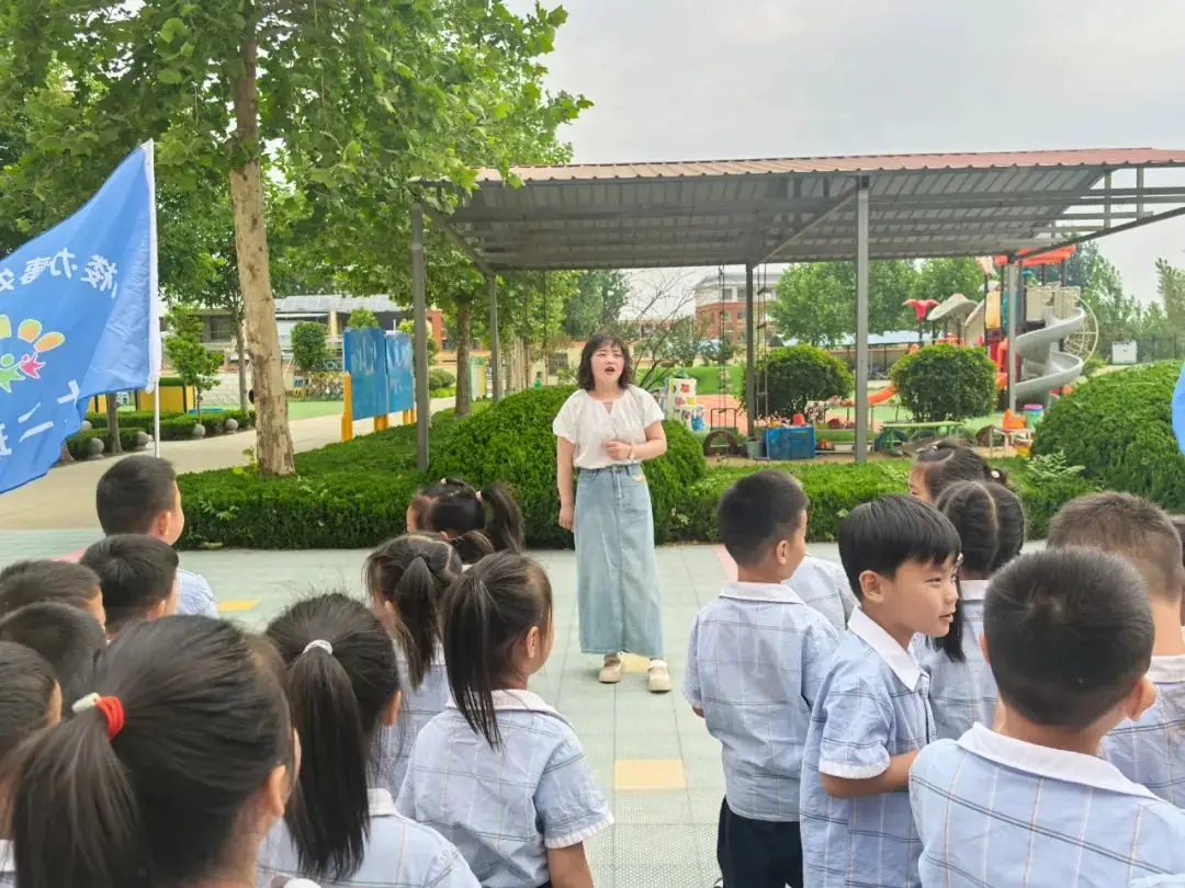 【初探小学 礼遇成长】何楼办事处中心幼儿园大班小朋友参观小学活动 第21张 【初探小学 礼遇成长】何楼办事处中心幼儿园大班小朋友参观小学活动 第21张