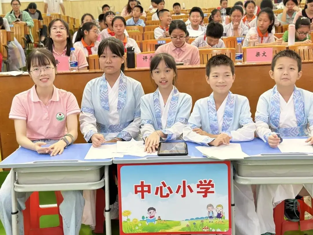 诗词盛宴,诗韵传承 | 三角镇举办小学第三届师生诗词大会 第8张 诗词盛宴,诗韵传承 | 三角镇举办小学第三届师生诗词大会 第8张