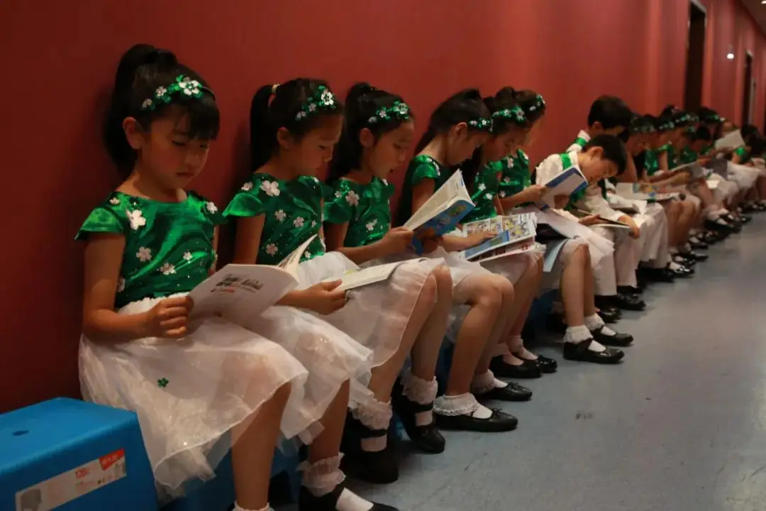 灯市口小学举行“逐光前行 扬帆远航”金帆合唱团二十周年专场音乐会暨灯市口小学建校160周年素质教育成果展示活动 第147张 灯市口小学举行“逐光前行 扬帆远航”金帆合唱团二十周年专场音乐会暨灯市口小学建校160周年素质教育成果展示活动 第147张