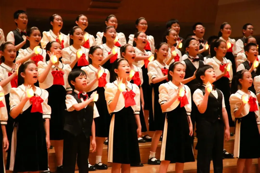 灯市口小学举行“逐光前行 扬帆远航”金帆合唱团二十周年专场音乐会暨灯市口小学建校160周年素质教育成果展示活动 第17张 灯市口小学举行“逐光前行 扬帆远航”金帆合唱团二十周年专场音乐会暨灯市口小学建校160周年素质教育成果展示活动 第17张