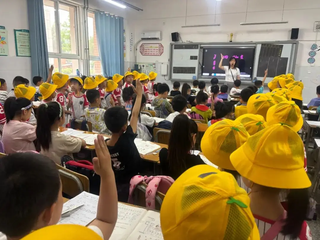 美好初夏,“幼”见小学——安阳高新区商颂小学迎接各幼儿园走进小学幼小衔接活动纪实 第8张 美好初夏,“幼”见小学——安阳高新区商颂小学迎接各幼儿园走进小学幼小衔接活动纪实 第8张