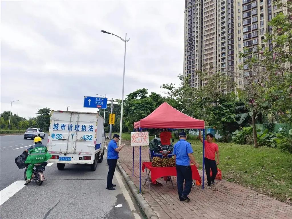 高考倒计时!城管护校员上岗,东莞城管人全力护航 第40张 高考倒计时!城管护校员上岗,东莞城管人全力护航 第40张