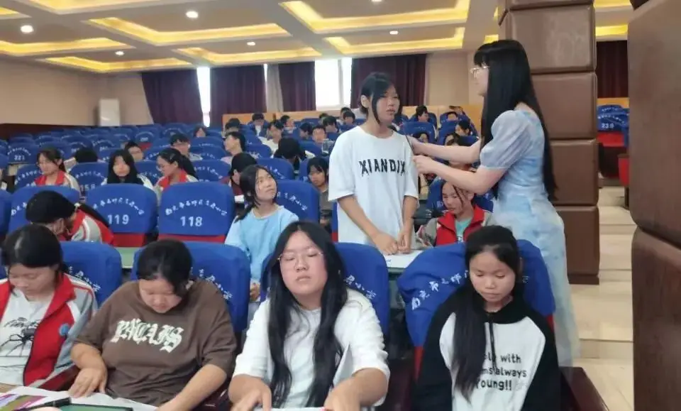 高坪中学老师赴老君小学开展心理健康专题讲座 第10张 高坪中学老师赴老君小学开展心理健康专题讲座 第10张