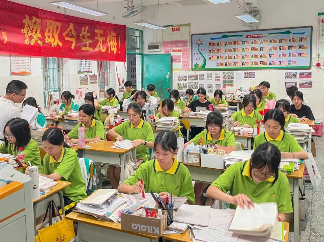 高考,就是让考生们高高兴兴去考试 第4张 高考,就是让考生们高高兴兴去考试 第4张