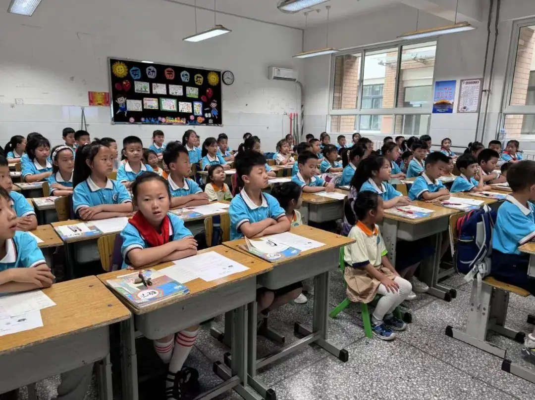 美好初夏,“幼”见小学——安阳高新区商颂小学迎接各幼儿园走进小学幼小衔接活动纪实 第10张 美好初夏,“幼”见小学——安阳高新区商颂小学迎接各幼儿园走进小学幼小衔接活动纪实 第10张