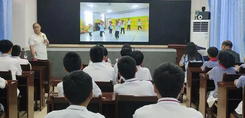 源汇区团结小学: “五老”进校园 薪火代代传 第4张 源汇区团结小学: “五老”进校园 薪火代代传 第4张