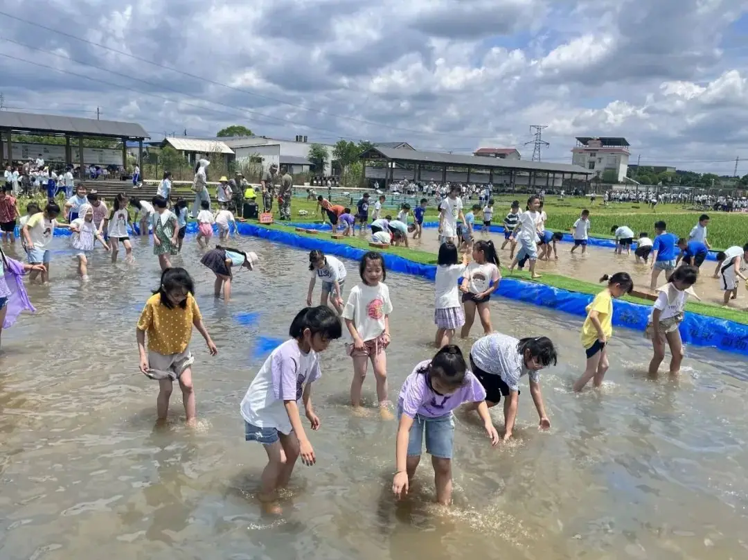 花园小学“国歌嘹亮 耕读童年”——庆六一•红领巾爱祖国研学实践活动 第77张 花园小学“国歌嘹亮 耕读童年”——庆六一•红领巾爱祖国研学实践活动 第77张