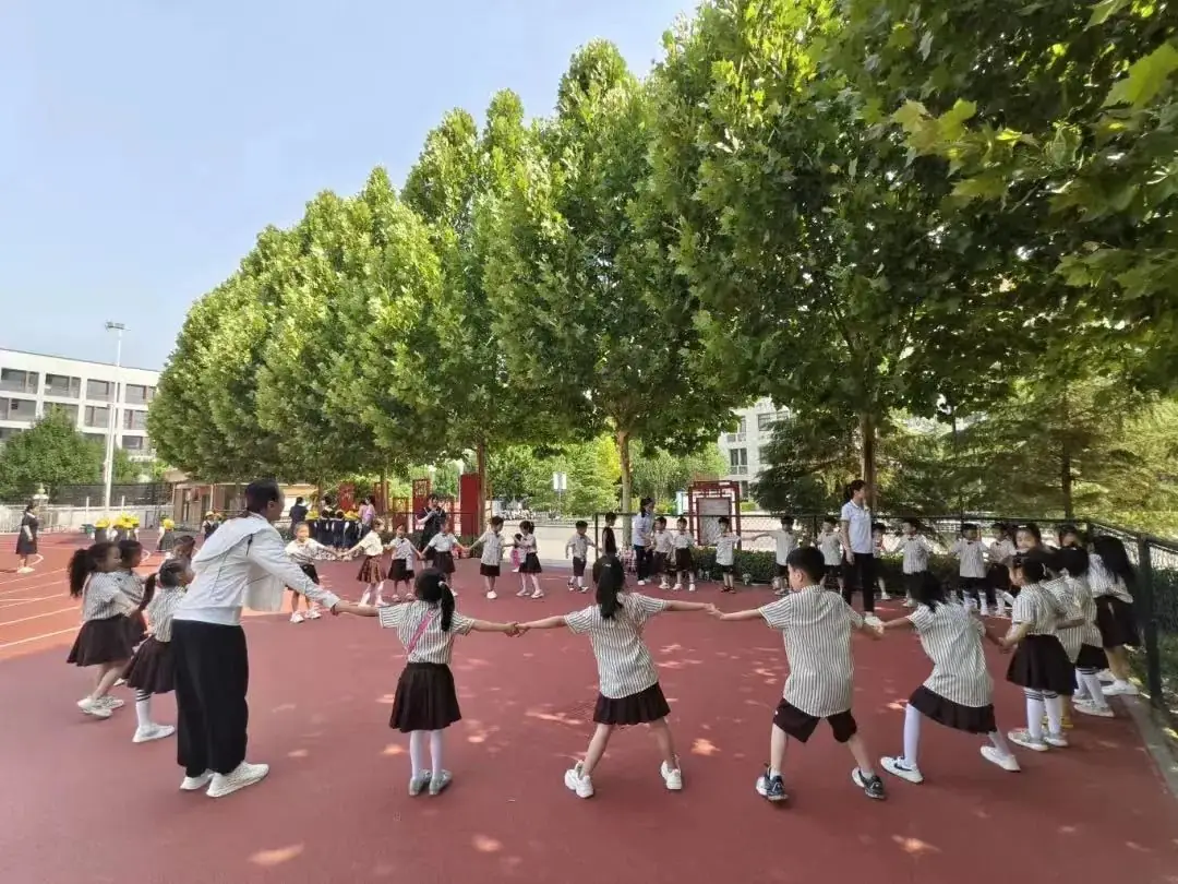 美好初夏,“幼”见小学——安阳高新区商颂小学迎接各幼儿园走进小学幼小衔接活动纪实 第34张 美好初夏,“幼”见小学——安阳高新区商颂小学迎接各幼儿园走进小学幼小衔接活动纪实 第34张