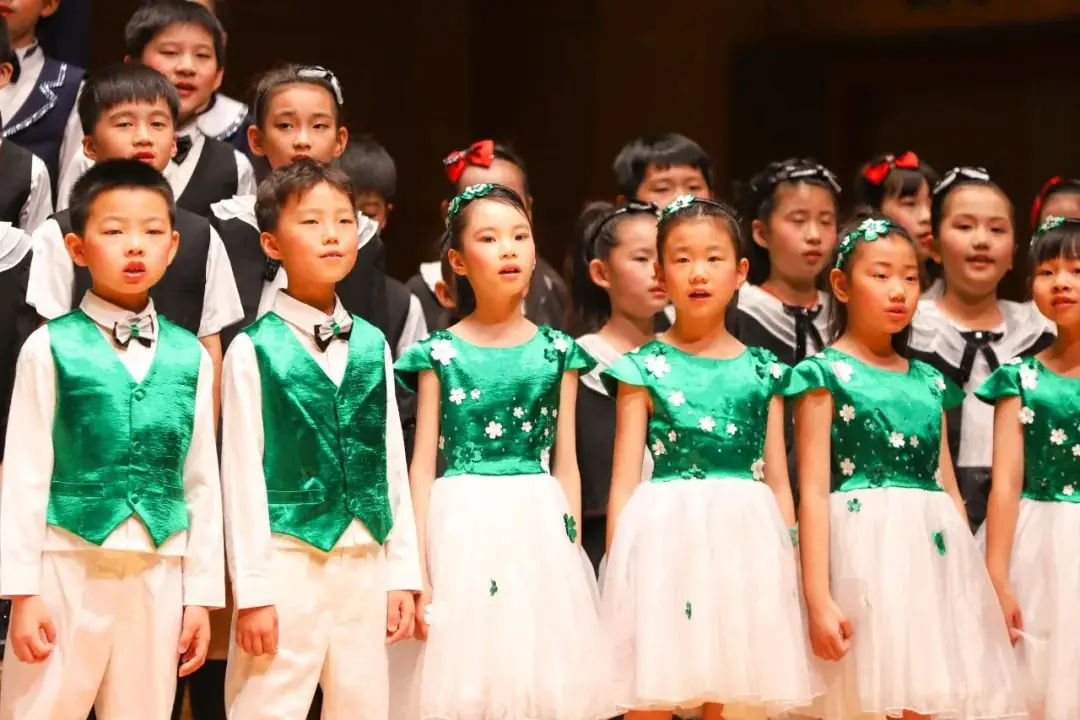 灯市口小学举行“逐光前行 扬帆远航”金帆合唱团二十周年专场音乐会暨灯市口小学建校160周年素质教育成果展示活动 第121张 灯市口小学举行“逐光前行 扬帆远航”金帆合唱团二十周年专场音乐会暨灯市口小学建校160周年素质教育成果展示活动 第121张