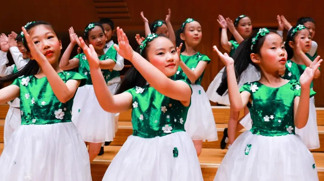 灯市口小学举行“逐光前行 扬帆远航”金帆合唱团二十周年专场音乐会暨灯市口小学建校160周年素质教育成果展示活动 第45张 灯市口小学举行“逐光前行 扬帆远航”金帆合唱团二十周年专场音乐会暨灯市口小学建校160周年素质教育成果展示活动 第45张