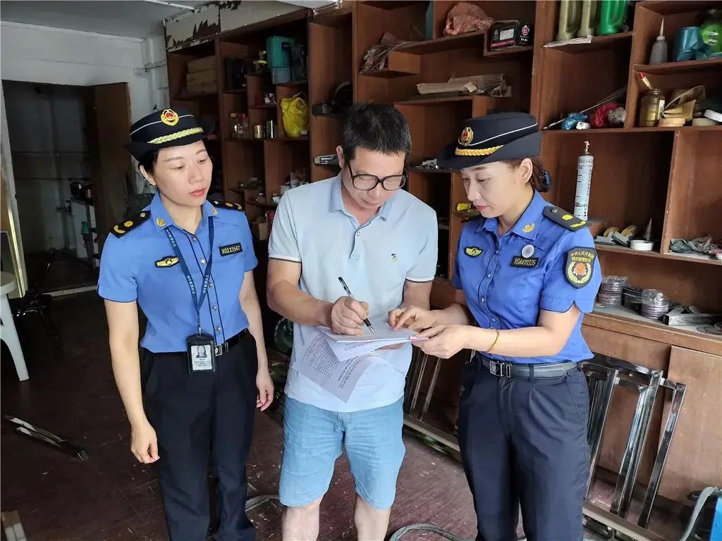 高考倒计时!城管护校员上岗,东莞城管人全力护航 第6张 高考倒计时!城管护校员上岗,东莞城管人全力护航 第6张