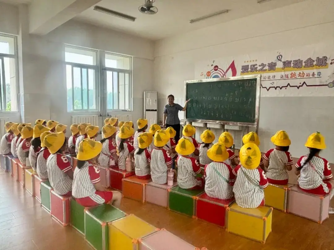 美好初夏,“幼”见小学——安阳高新区商颂小学迎接各幼儿园走进小学幼小衔接活动纪实 第22张 美好初夏,“幼”见小学——安阳高新区商颂小学迎接各幼儿园走进小学幼小衔接活动纪实 第22张