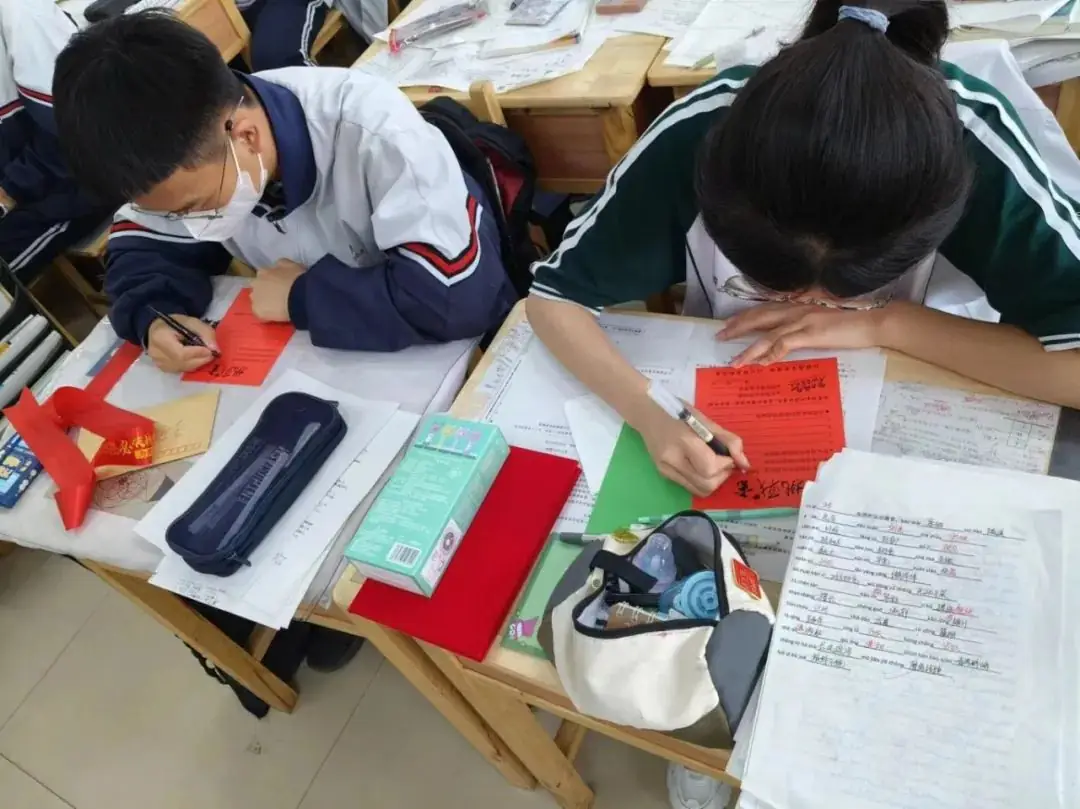 凝心聚力 冲刺中考——霍市一中2024届初三年级中考冲刺主题班会 第46张 凝心聚力 冲刺中考——霍市一中2024届初三年级中考冲刺主题班会 第46张