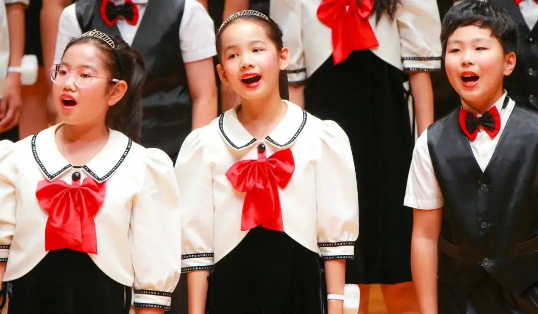 灯市口小学举行“逐光前行 扬帆远航”金帆合唱团二十周年专场音乐会暨灯市口小学建校160周年素质教育成果展示活动 第28张 灯市口小学举行“逐光前行 扬帆远航”金帆合唱团二十周年专场音乐会暨灯市口小学建校160周年素质教育成果展示活动 第28张