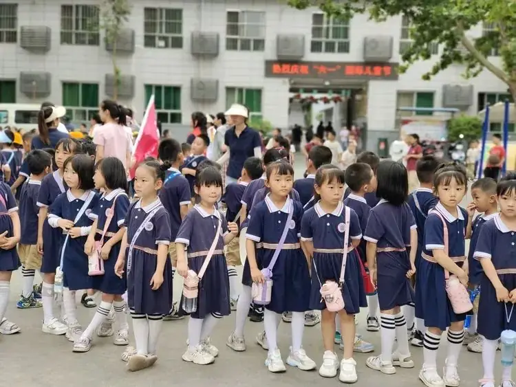 【向阳动态】初探小学 共赴成长——运城向阳学校师生迎接幼儿园小朋友到校参观体验 第5张