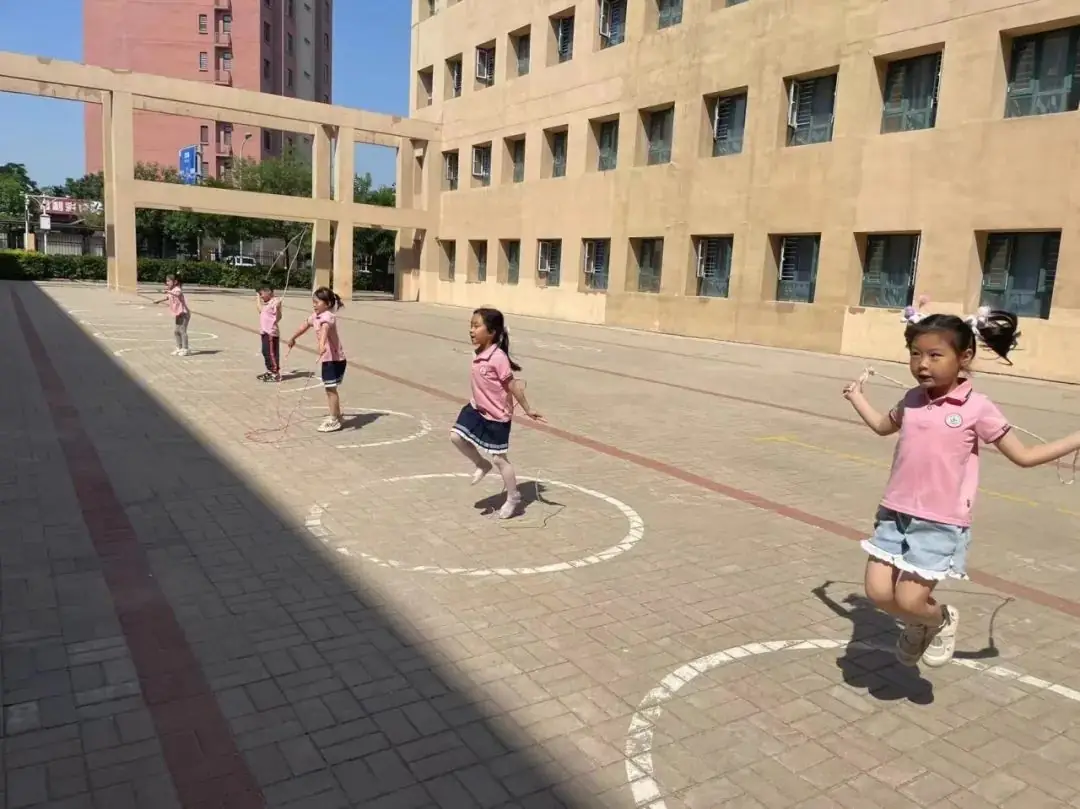 初探小学,“幼”见成长——王稳庄镇中心幼儿园幼小衔接“参观小学”主题活动 第68张