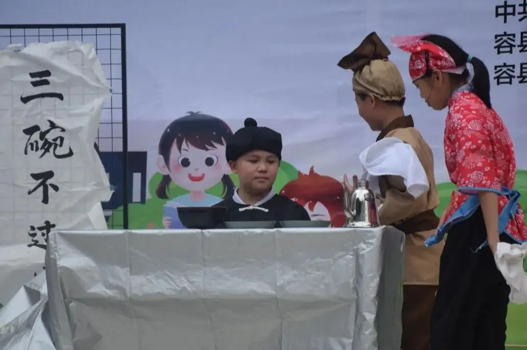 容州镇第三小学:演绎书香雅韵 共享阅读盛宴 第2张 容州镇第三小学:演绎书香雅韵 共享阅读盛宴 第2张