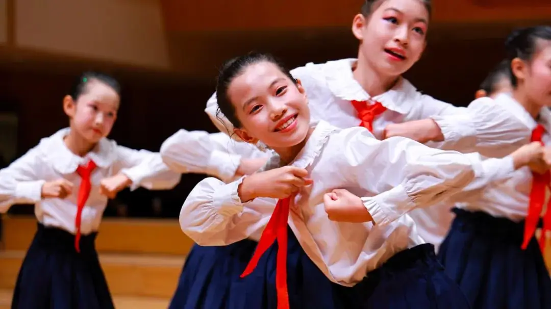 灯市口小学举行“逐光前行 扬帆远航”金帆合唱团二十周年专场音乐会暨灯市口小学建校160周年素质教育成果展示活动 第112张 灯市口小学举行“逐光前行 扬帆远航”金帆合唱团二十周年专场音乐会暨灯市口小学建校160周年素质教育成果展示活动 第112张
