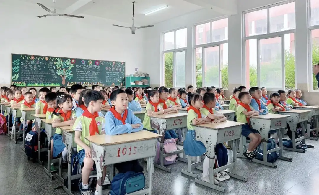 【走,参观小学去!】佛子山镇中心幼儿园大班级部参观小学活动 第37张 【走,参观小学去!】佛子山镇中心幼儿园大班级部参观小学活动 第37张
