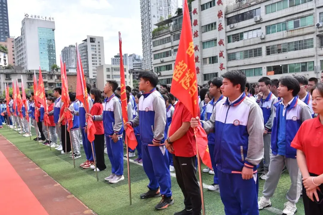高考壮志行 祖国请挑选 | 贵阳八中2024届高三学子“奔向成功门”冲刺高考壮行活动 第6张 高考壮志行 祖国请挑选 | 贵阳八中2024届高三学子“奔向成功门”冲刺高考壮行活动 第6张