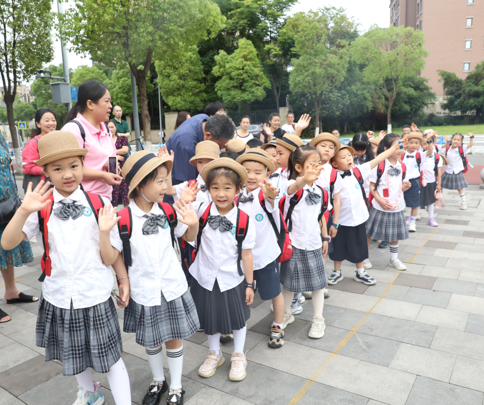 【学前教育宣传月】体验小学 “幼”见成长——同茂幼儿园大班组小学体验日活动 第39张 【学前教育宣传月】体验小学 “幼”见成长——同茂幼儿园大班组小学体验日活动 第39张