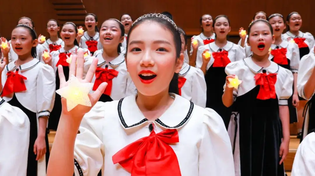灯市口小学举行“逐光前行 扬帆远航”金帆合唱团二十周年专场音乐会暨灯市口小学建校160周年素质教育成果展示活动 第16张 灯市口小学举行“逐光前行 扬帆远航”金帆合唱团二十周年专场音乐会暨灯市口小学建校160周年素质教育成果展示活动 第16张