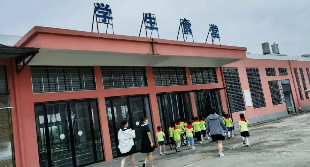 【走,参观小学去!】佛子山镇中心幼儿园大班级部参观小学活动 第60张 【走,参观小学去!】佛子山镇中心幼儿园大班级部参观小学活动 第60张