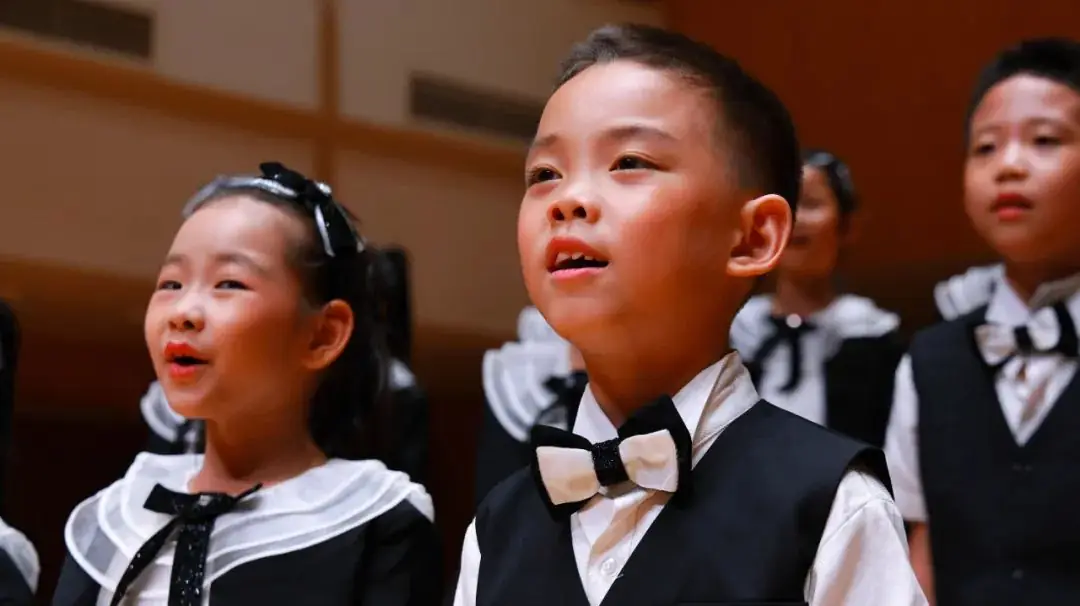 灯市口小学举行“逐光前行 扬帆远航”金帆合唱团二十周年专场音乐会暨灯市口小学建校160周年素质教育成果展示活动 第34张 灯市口小学举行“逐光前行 扬帆远航”金帆合唱团二十周年专场音乐会暨灯市口小学建校160周年素质教育成果展示活动 第34张