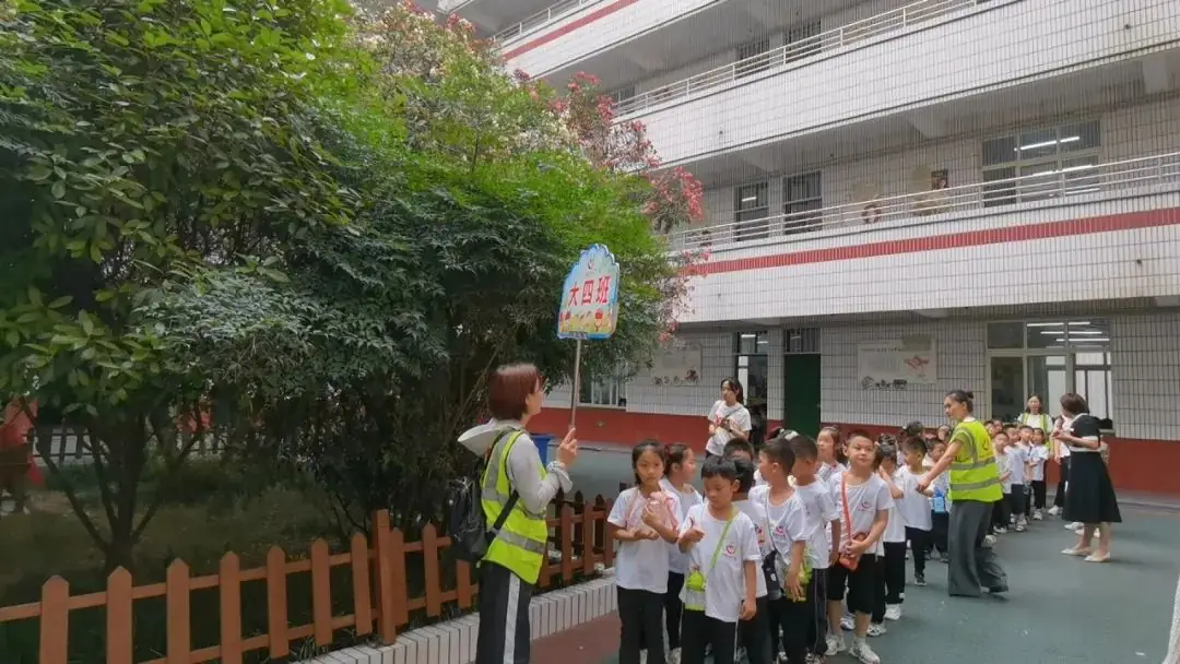 【宛幼·活动】走进小学,赴成长之约--南阳市宛城区幼儿园开展走进小学实践活动 第10张 【宛幼·活动】走进小学,赴成长之约--南阳市宛城区幼儿园开展走进小学实践活动 第10张