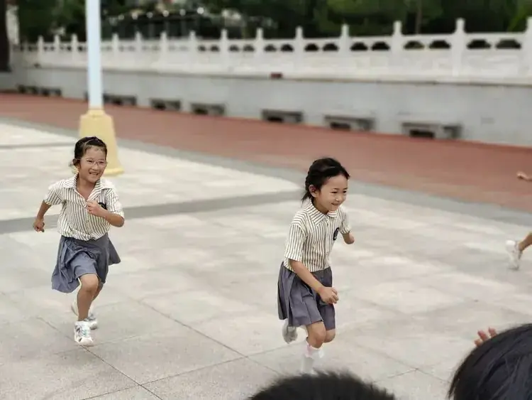 【向阳动态】初探小学 共赴成长——运城向阳学校师生迎接幼儿园小朋友到校参观体验 第24张