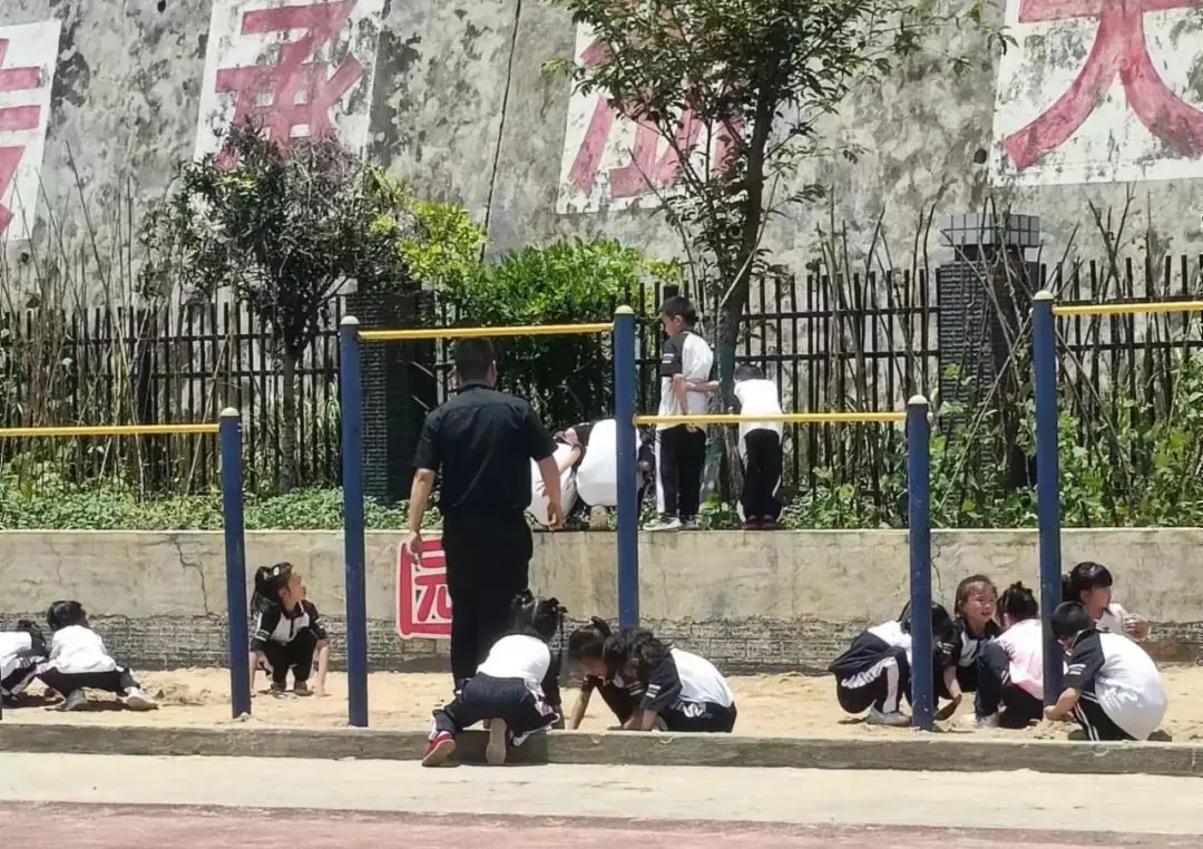 【浙大小学·动态】坚守一份责任,守护校园安宁 ——浙大小学保安工作纪实 第13张 【浙大小学·动态】坚守一份责任,守护校园安宁 ——浙大小学保安工作纪实 第13张