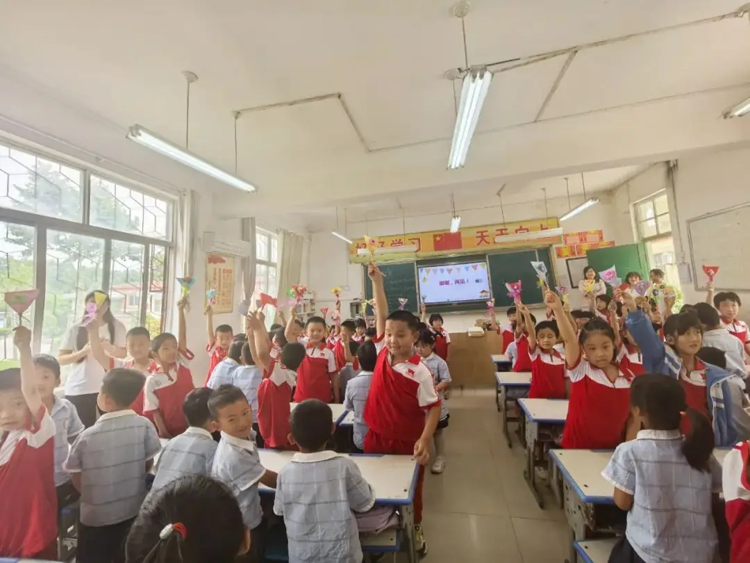 【初探小学 礼遇成长】何楼办事处中心幼儿园大班小朋友参观小学活动 第39张 【初探小学 礼遇成长】何楼办事处中心幼儿园大班小朋友参观小学活动 第39张