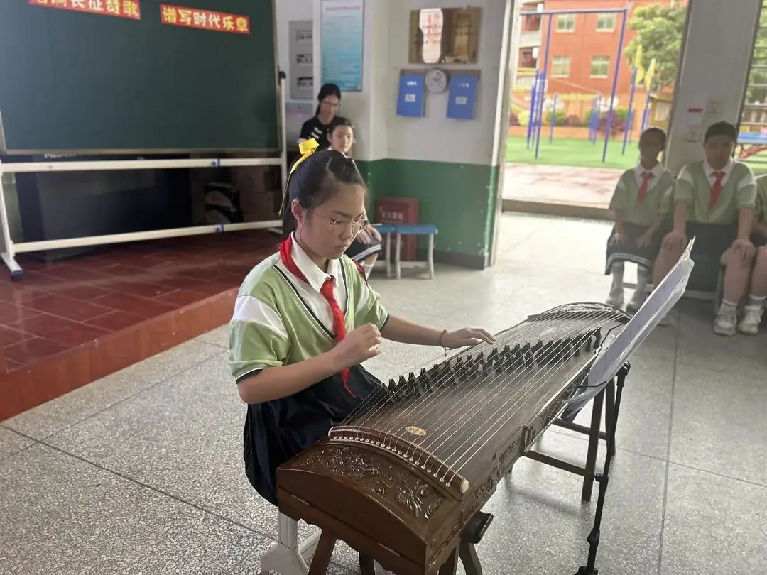 尚志中心小学:举行晋江市谢志辉少先队名辅导员工作室第三场活动(尚志中心小学专场) 第13张 尚志中心小学:举行晋江市谢志辉少先队名辅导员工作室第三场活动(尚志中心小学专场) 第13张