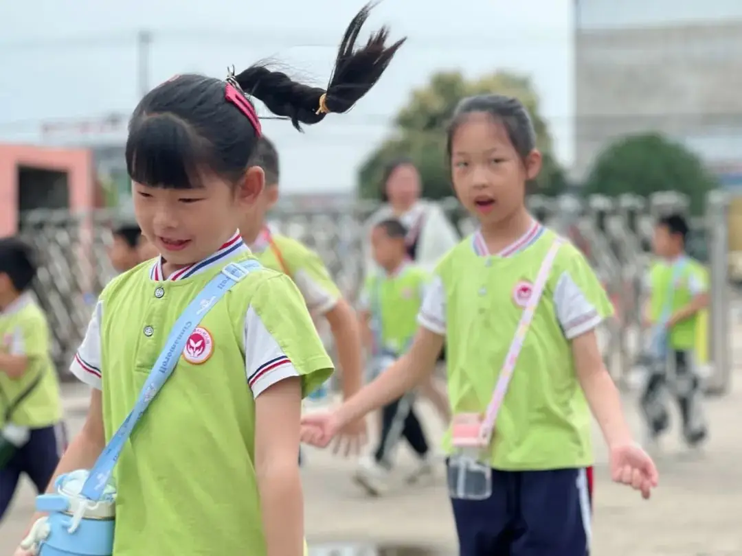 【走,参观小学去!】佛子山镇中心幼儿园大班级部参观小学活动 第15张 【走,参观小学去!】佛子山镇中心幼儿园大班级部参观小学活动 第15张