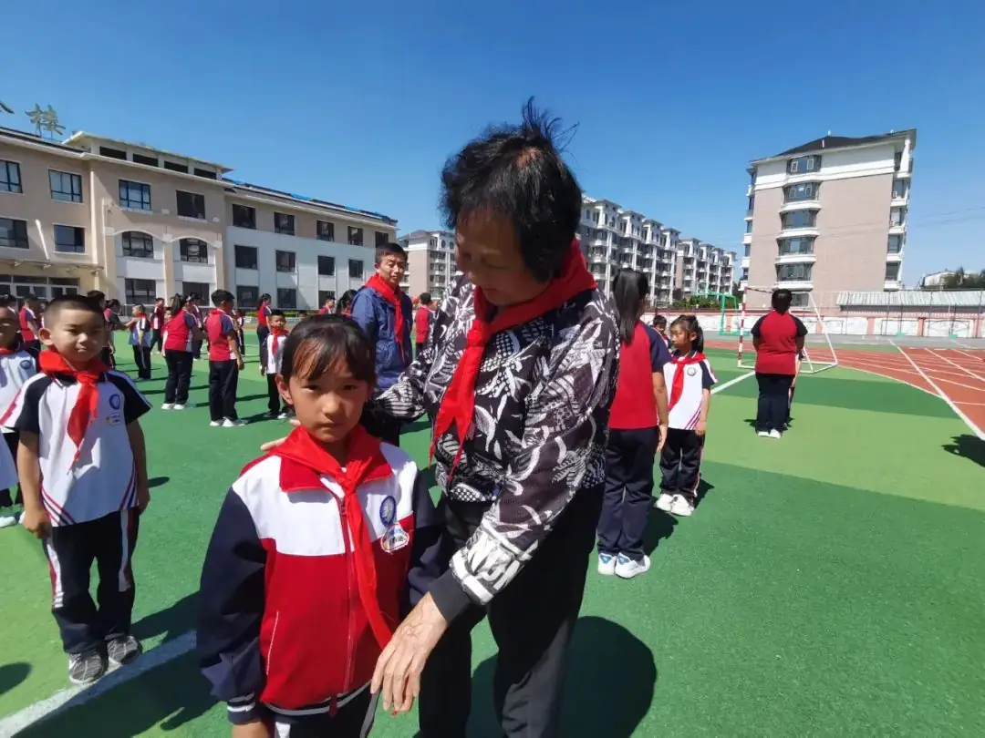 第四实验小学“ 红领巾爱祖国 ”分批入队仪式 第12张 第四实验小学“ 红领巾爱祖国 ”分批入队仪式 第12张