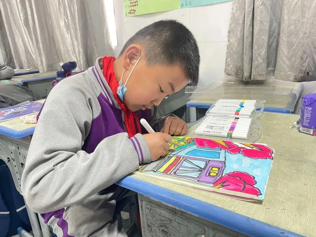 源汇区五一路小学:美术社团期末成果展示汇报 第21张 源汇区五一路小学:美术社团期末成果展示汇报 第21张