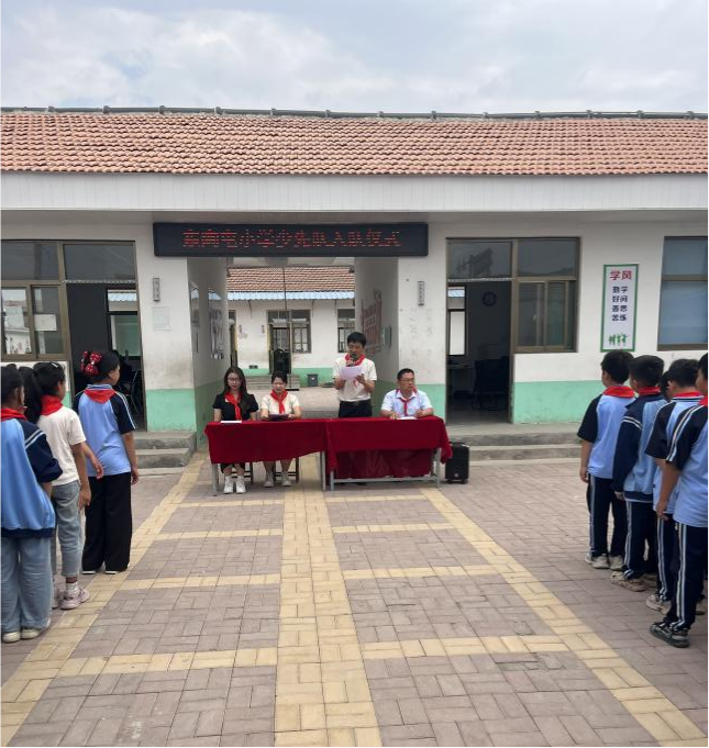 临清新华联校东陶屯小学隆重举行“红领巾爱祖国”新队员入队仪式 第7张 临清新华联校东陶屯小学隆重举行“红领巾爱祖国”新队员入队仪式 第7张