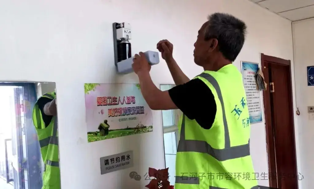 城管局环卫服务中心助力高考 为考生打造洁净考场环境 第3张 城管局环卫服务中心助力高考 为考生打造洁净考场环境 第3张