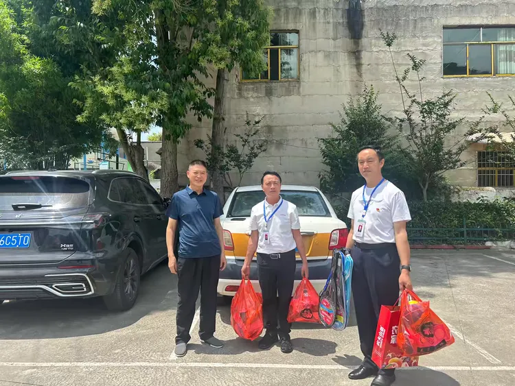 红领巾·爱祖国——惠水县芦山中心小学庆祝“六·一”儿童节文艺汇演暨新队员入队仪式 第13张 红领巾·爱祖国——惠水县芦山中心小学庆祝“六·一”儿童节文艺汇演暨新队员入队仪式 第13张