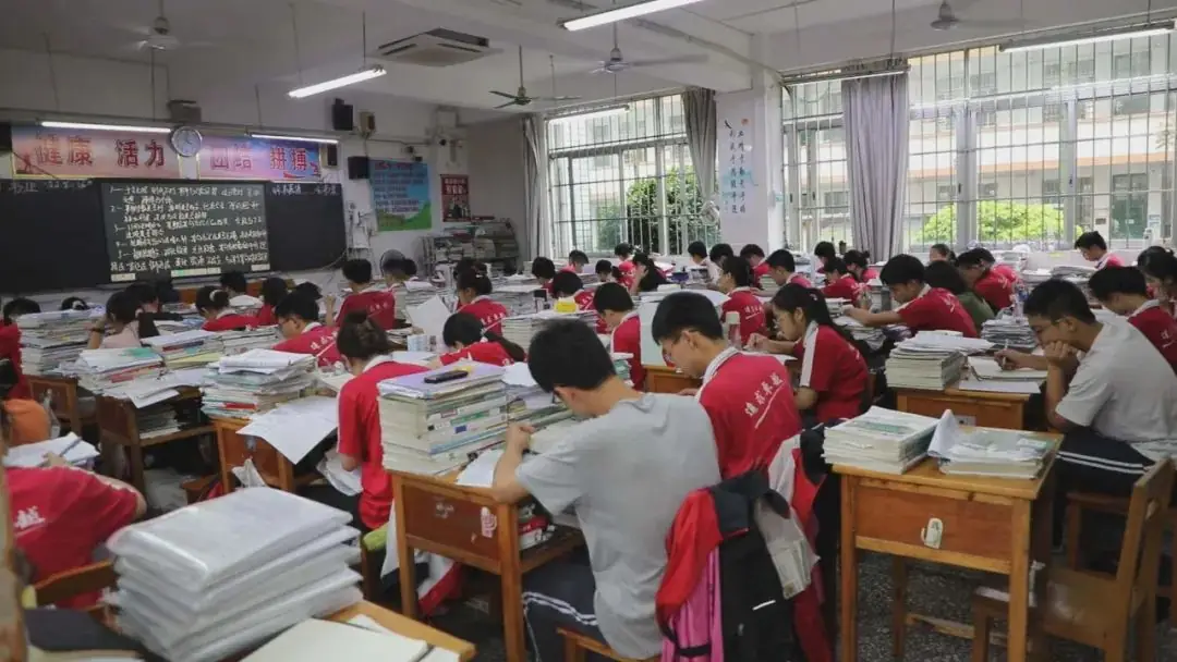 高考倒计时!环高考生复习阶段情况→ 第4张 高考倒计时!环高考生复习阶段情况→ 第4张