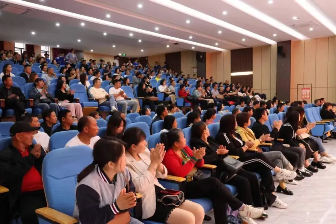 同心同向 决胜中考丨我校初复年级家长会 第7张 同心同向 决胜中考丨我校初复年级家长会 第7张
