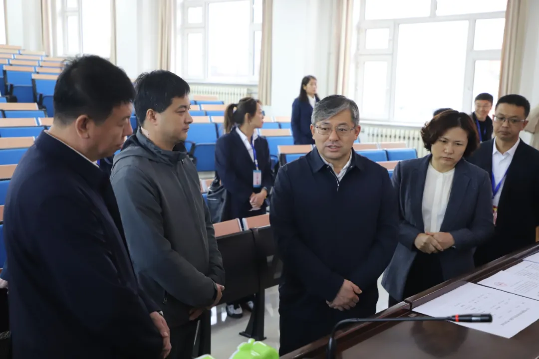 罗海涛调研检查高考准备工作 第2张 罗海涛调研检查高考准备工作 第2张