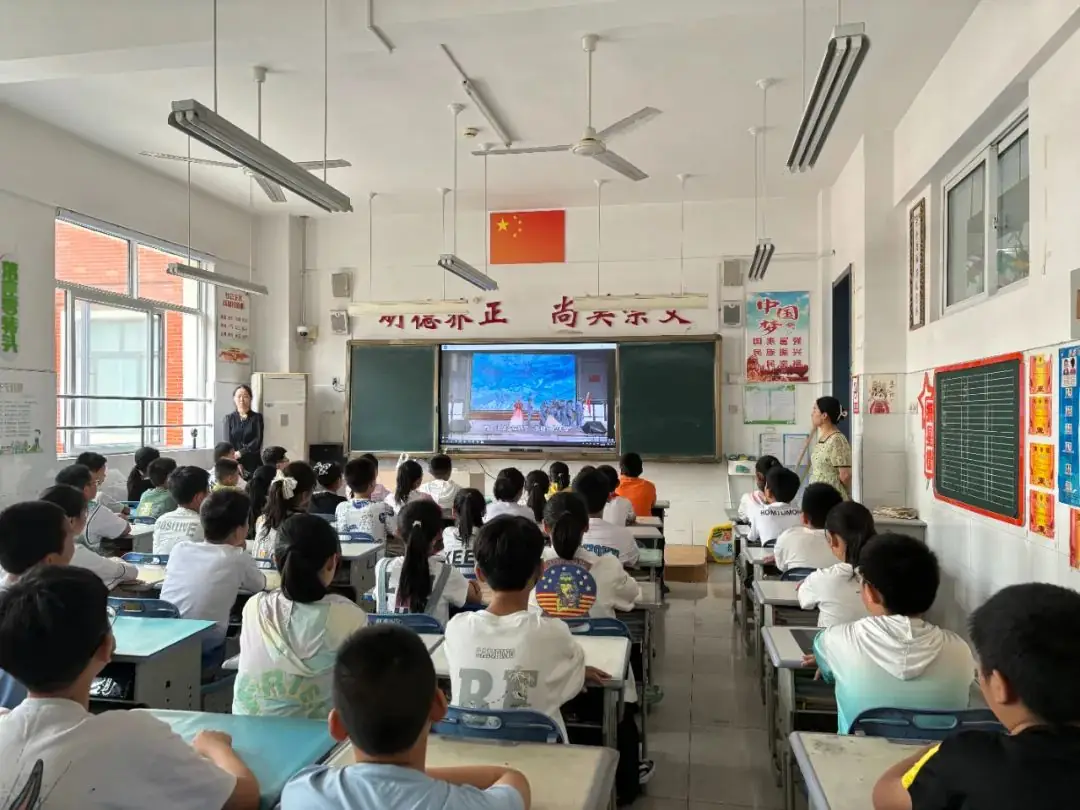 【养正·时讯】卧虎山小学首部红色情景剧《雪山上的小太阳》今日“公映”! 第3张 【养正·时讯】卧虎山小学首部红色情景剧《雪山上的小太阳》今日“公映”! 第3张
