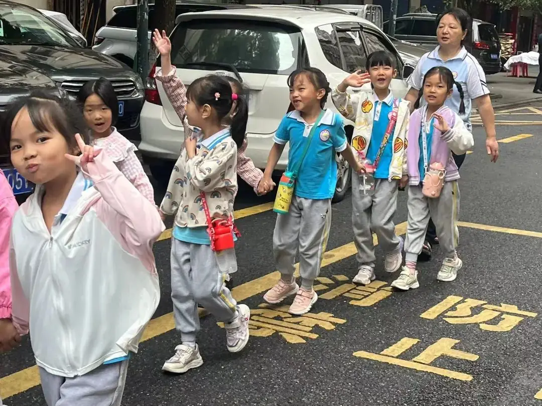 【园所活动】“小学初体验,衔接零距离”参观小学活动—长沙县星沙街道金鹰幼儿园 第5张 【园所活动】“小学初体验,衔接零距离”参观小学活动—长沙县星沙街道金鹰幼儿园 第5张