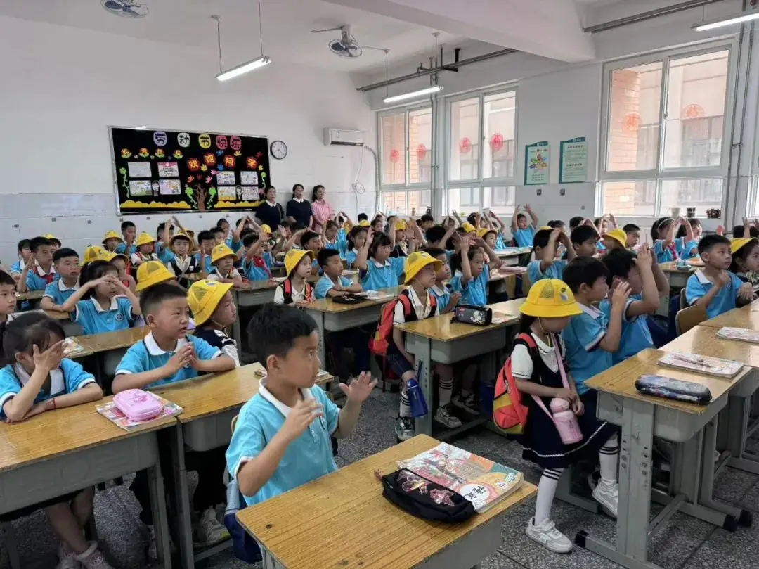 美好初夏,“幼”见小学——安阳高新区商颂小学迎接各幼儿园走进小学幼小衔接活动纪实 第15张 美好初夏,“幼”见小学——安阳高新区商颂小学迎接各幼儿园走进小学幼小衔接活动纪实 第15张